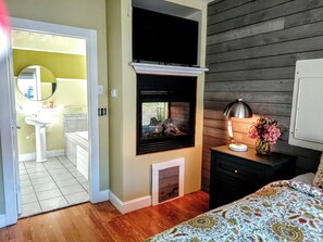 3 bedrooms, travel crib, free WiFi, bed sheets