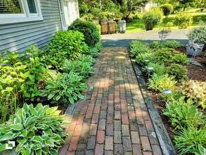 Property grounds - Shoreline home a mile from the beach fun for all seasons. (East Lyme)