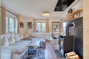 Living area - Einladende Ferienwohnung im Malerischen Tirol für Familie und Freunde (Tösens)