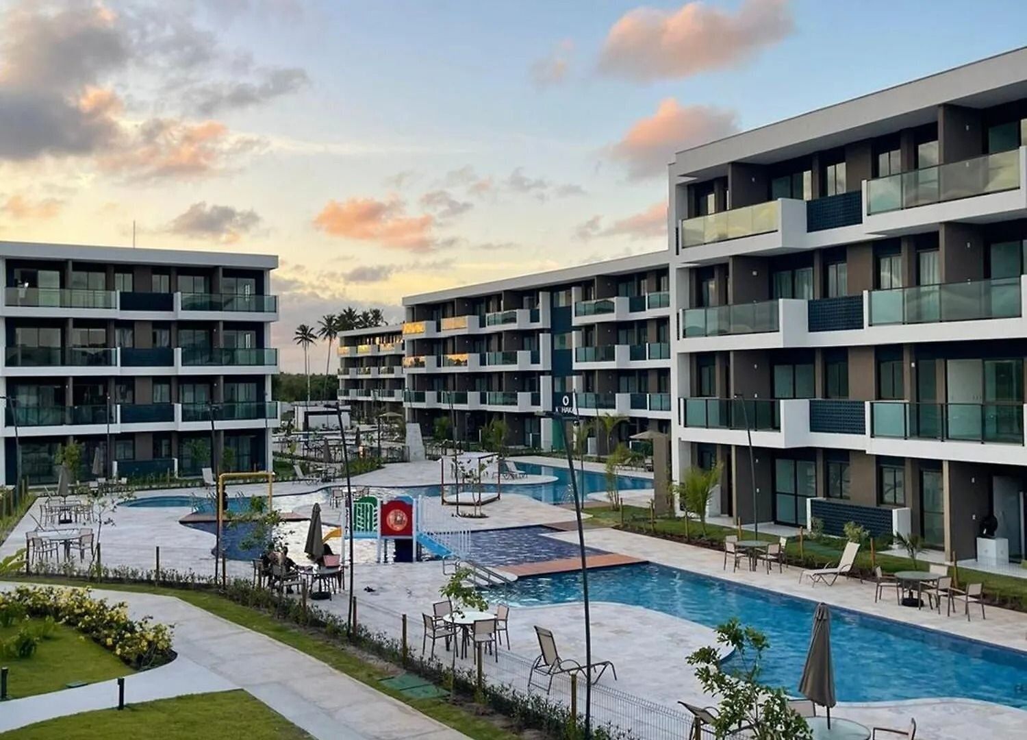 2 outdoor pools