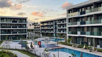 2 piscinas externas