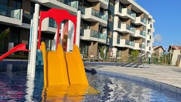2 outdoor pools