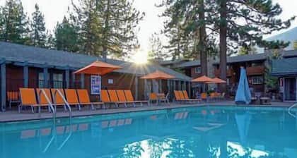 5 Bedroom, 2 Bathroom Cabin. 2 Kings, 3 Queens. Full Kitchen, living room, dinin