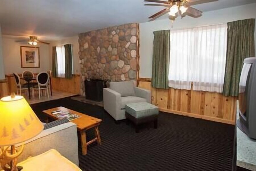 Spacious 2 Bedroom 2 Bathroom Townhouse In South Lake Tahoe - South Lake Tahoe, CA