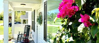 Doxie Cottage - Close to WEC, Springs, and More!