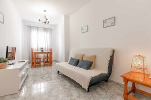 TV - Apartment in the center of Nerja with pool (Nerja)