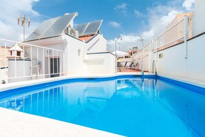 Pool - Apartment in the center of Nerja with pool (Nerja)