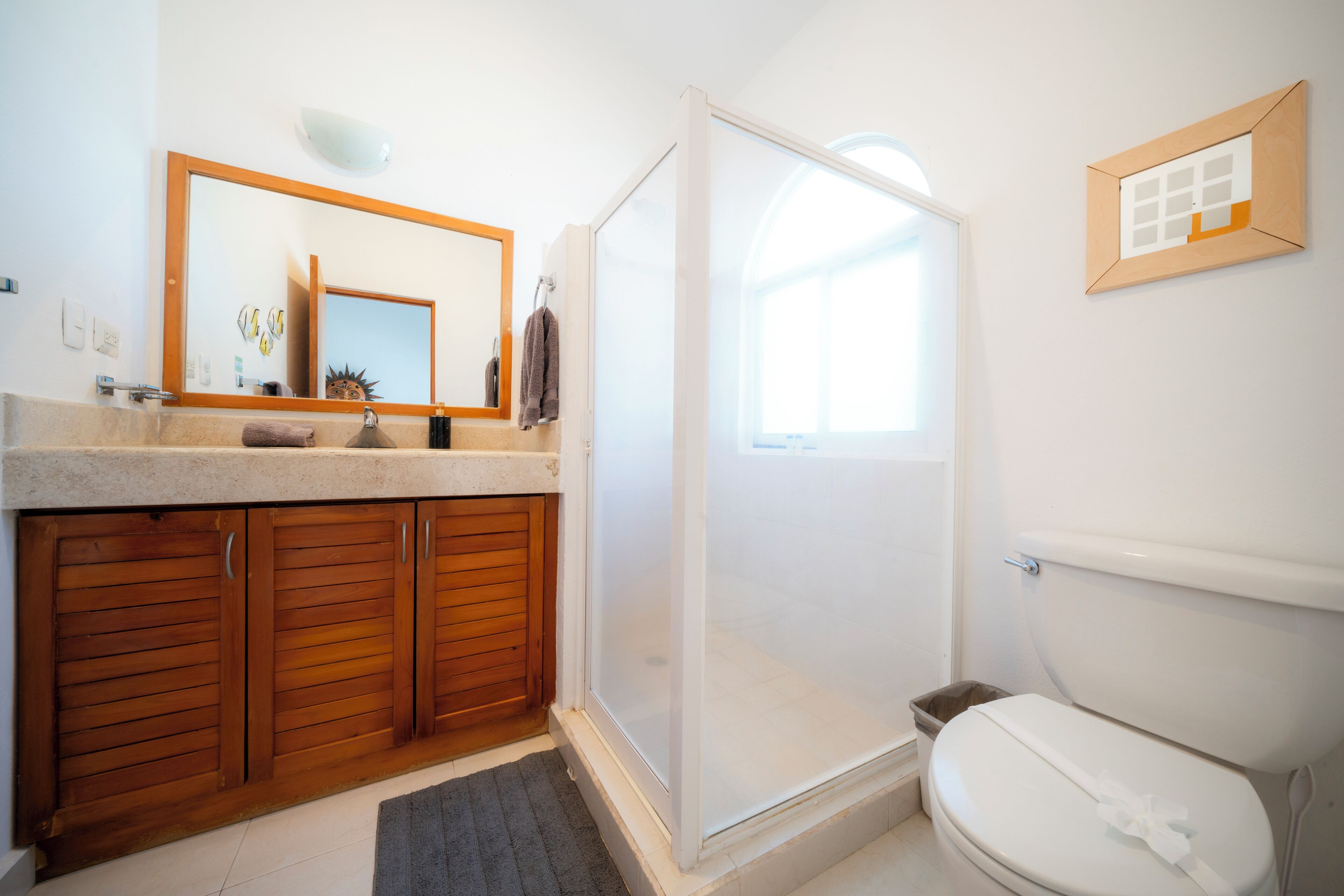 Villa familiar, vista al jardín | Baño