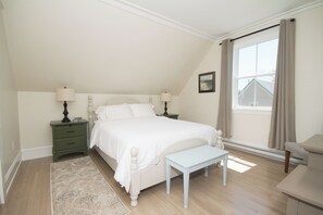 3 bedrooms, iron/ironing board, travel crib, free WiFi