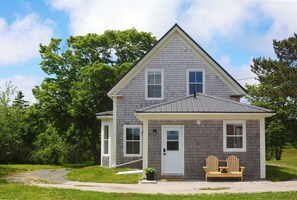 Exterior - Fully renovated bright & airy 3BR home near the ocean (Pubnico)