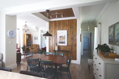 Fully renovated bright & airy 3BR home near the ocean