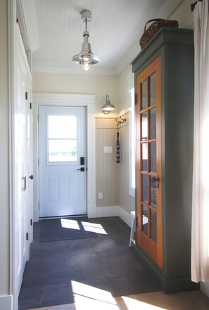 Interior - Fully renovated bright & airy 3BR home near the ocean (Pubnico)