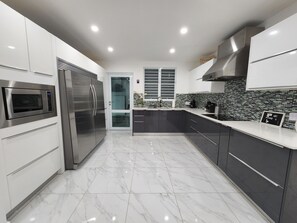 Private kitchen - Casa Nueva / Hot Tub 3room with kings size bed (Carolina)