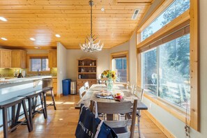 House (4 Bedrooms) | Interior - Washoe Chalet by Avantstay Game Room, Hot Tub, Putting Green & Fire Pit (Tahoma)