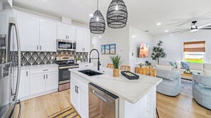 House (4 Bedrooms) | Private kitchen | Fridge, microwave, oven, stovetop - Private Pool, by the Nature Preserve, Sunset Views Tux "sea" Do by Avantstay (Port Aransas)