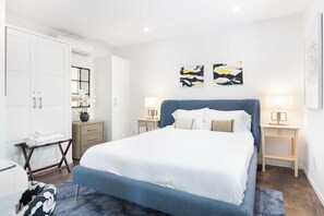 House (5 Bedrooms) | Interior - Steps to Beach+shops, Oceanview, Hot Tub+firepit Moonlight Modern by Avantstay (Encinitas)