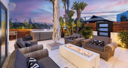 Steps to Beach+shops, Oceanview, Hot Tub+firepit Moonlight Modern by Avantstay