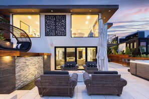House (5 Bedrooms) | Interior - Steps to Beach+shops, Oceanview, Hot Tub+firepit Moonlight Modern by Avantstay (Encinitas)