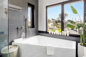 House (5 Bedrooms) | Interior - Steps to Beach+shops, Oceanview, Hot Tub+firepit Moonlight Modern by Avantstay (Encinitas)