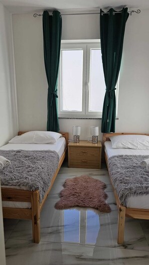 Deluxe Apartment, Sea View | 2 bedrooms, iron/ironing board, free WiFi, bed sheets