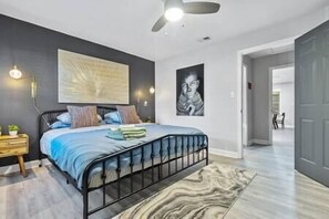3 bedrooms, iron/ironing board, WiFi, bed sheets