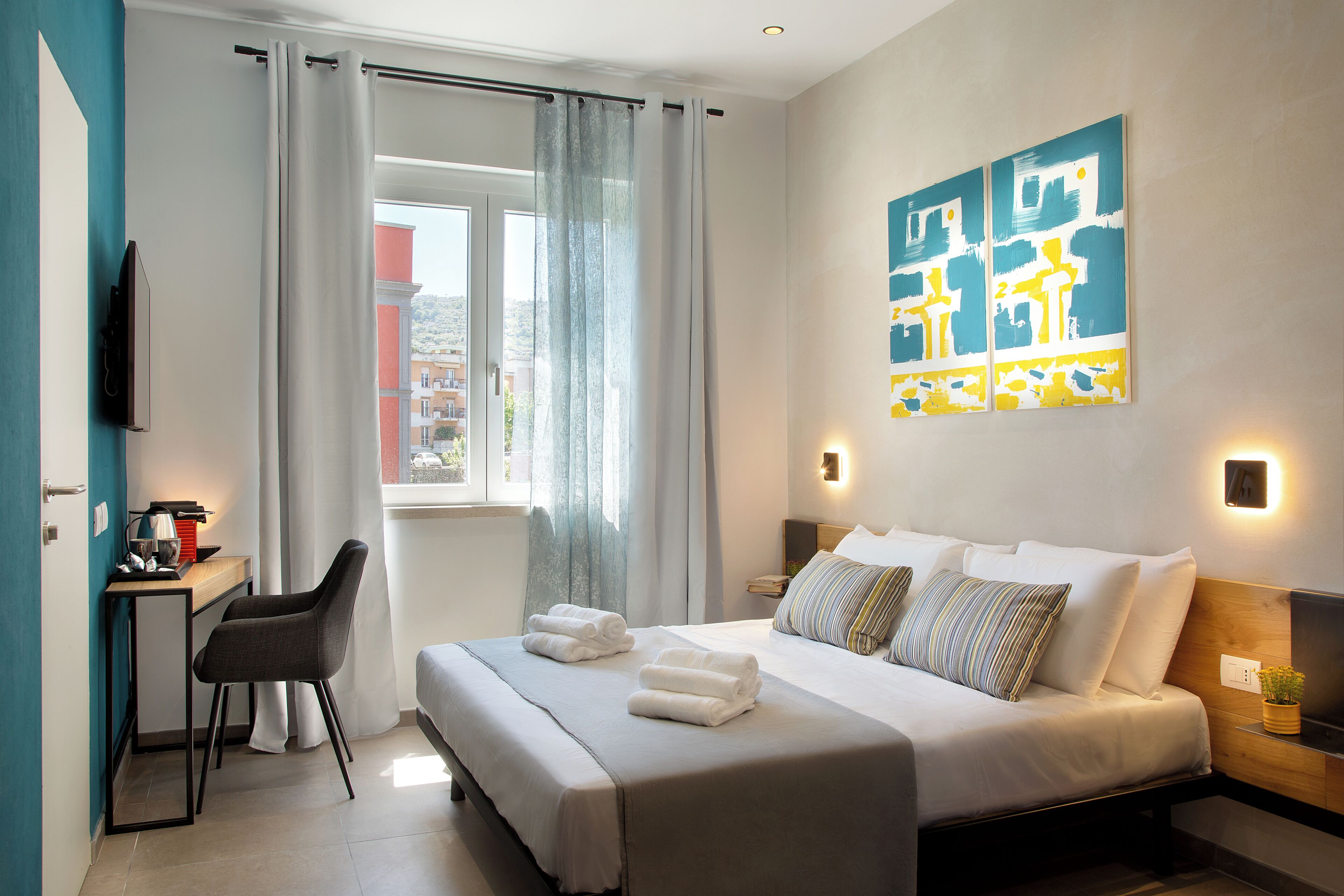 Standard-Doppelzimmer, Bergblick | Zimmersafe, individuell eingerichtet, Schreibtisch