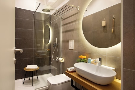 Deluxe Double Room, City View | Bathroom. MARE FUORI ROOMS