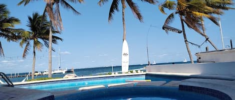 Utomhuspool