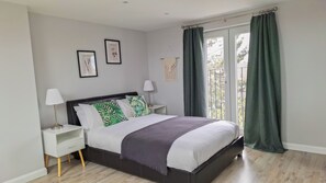 2 bedrooms, iron/ironing board, travel crib, free WiFi