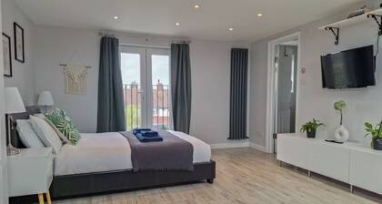 NEW 2 bedrooms with private en-suite near Heathrow