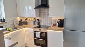 Réfrigérateur, micro-ondes, four, lave-vaisselle