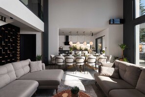 Dining - The luxurious Villa Soho (Starigrad)