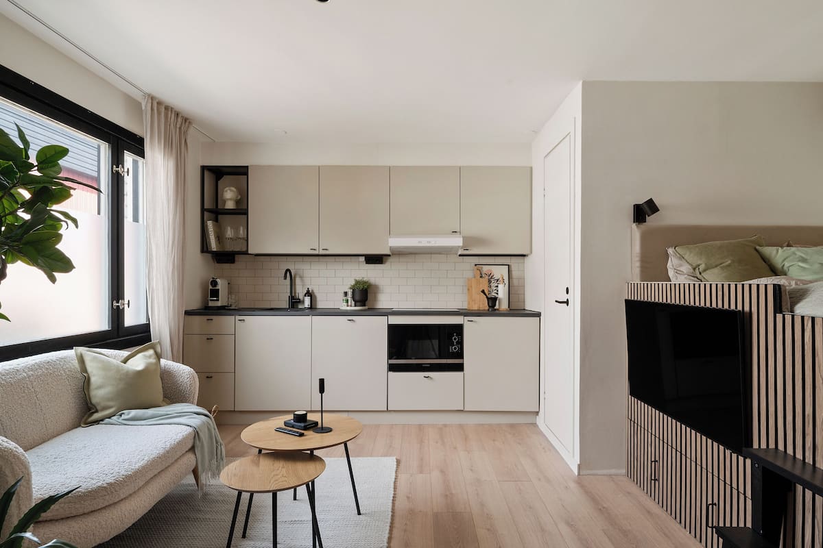 Standard-Studio, Küche | Wohnbereich | Fernseher, Kinderspielzeug