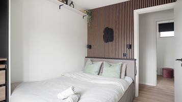 Apartamento superior, 3 habitaciones, cocina, vistas al patio | Cortinas opacas y sistema de insonorización