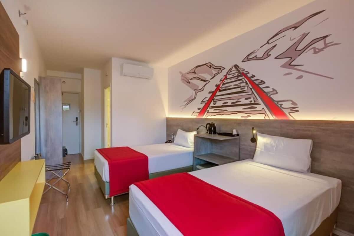Deluxe-Zweibettzimmer | Zimmersafe, kostenloses WLAN