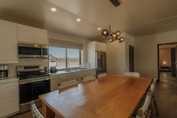 Jääkaappi, uuni, astianpesukone