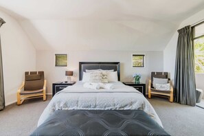 4 quartos, ferros/tábuas de passar roupa, Wi-Fi, roupa de cama