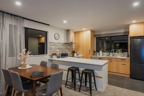 Fridge, microwave, oven, stovetop - Family-Friendly 3BR | Games Room & Patio (Christchurch)