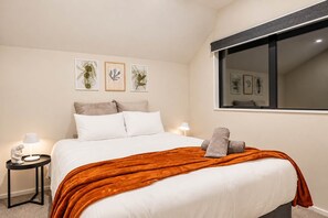 Room - Family-Friendly 3BR | Games Room & Parking (Christchurch)