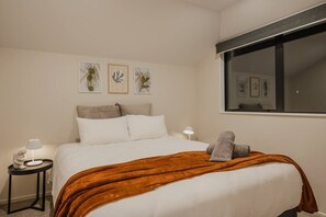 3 bedrooms, iron/ironing board, WiFi, bed sheets - Family-Friendly 3BR | Games Room & Patio (Christchurch)