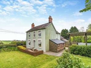 Exterior - 3 bedroom accommodation in Pentregat (Pentregat)