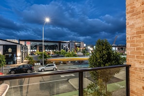 Property grounds - CBD City Base | 4BR + 4 Baths | Sleeps 8 (Christchurch)