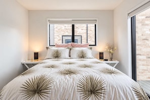 Room - CBD City Base | 4BR + 4 Baths | Sleeps 8 (Christchurch)