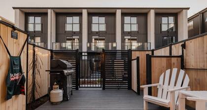 3BR/4BA Townhouse • Sleeps 8 • Parking • Games