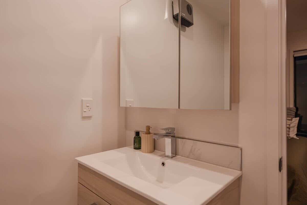 Shower, hair dryer, towels, shampoo