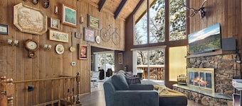 Lake Arrowhead Cabin - Hot Tub • Game Room • EV • Fire Pit • Pet Friendly