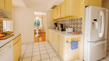 Refrigerador, horno, parrilla de estufa y lavavajillas