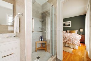 Hair dryer, towels, soap, shampoo - COUNTRY RETREAT WITH POOL 10 MN FROM KENT CT  (Kent)