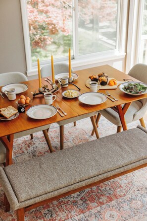 Dining - COUNTRY RETREAT WITH POOL 10 MN FROM KENT CT  (Kent)