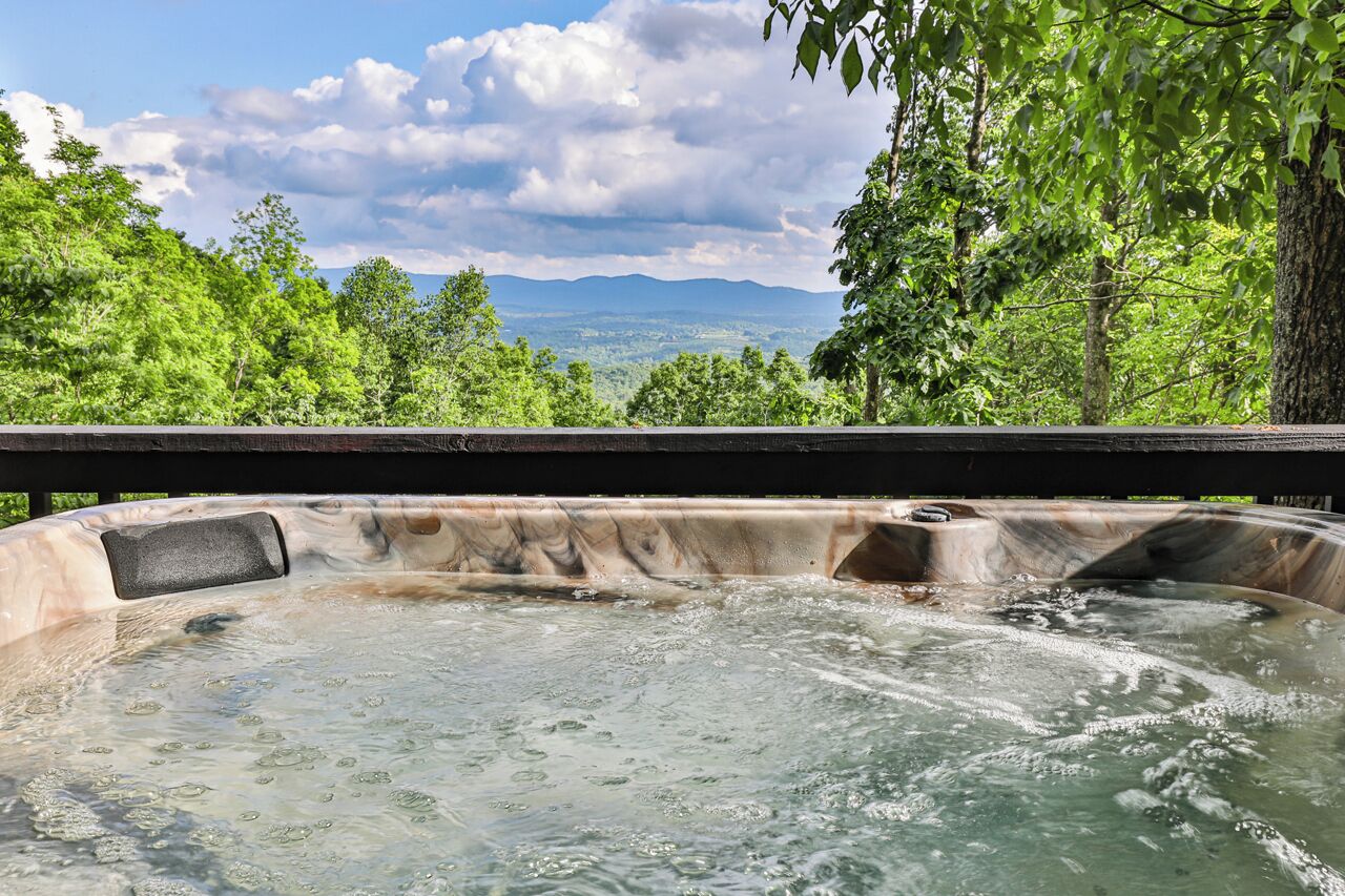Stunning Mountain Views - Sleeps 8